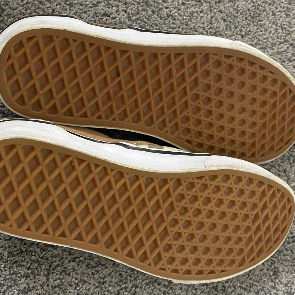 Vans - Picture 2 of 4